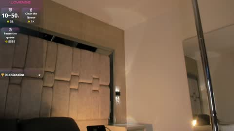  susi  online show from April 24, 8:44 pm