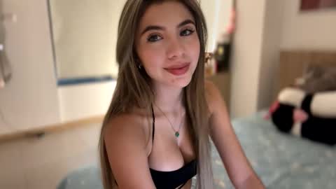 Snapshot of sussanf_ chatting on December 17, 10:43 pm  Susy  online show from December 17, 10:43 pm