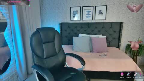   online show from December 4, 12:47 pm