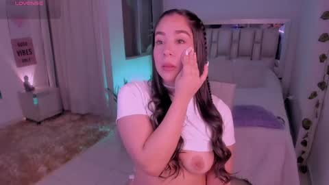 sussy_bell_ online show from April 24, 4:26 am