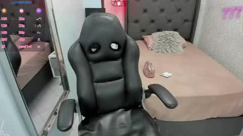 S U Z E T  online show from April 23, 7:27 pm