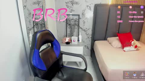 S U Z E T  online show from December 16, 7:42 pm