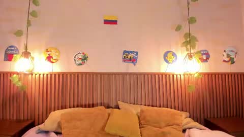 suzylee_ online show from July 7, 7:23 am