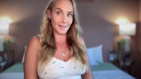 Swedish Candii online show from February 3, 8:56 pm