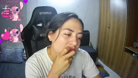Snapshot of sweet10salome chatting on September 17, 1:14 am sweet10salome online show from September 17, 1:14 am