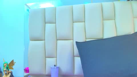 Amye  online show from October 25, 7:10 pm