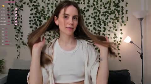 Snapshot of sweet_and_flirt chatting on October 17, 7:55 am Alice online show from October 17, 7:55 am