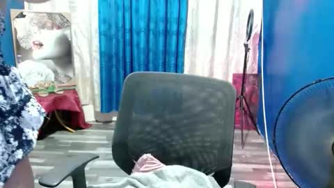 Snapshot of sweet_asian143 chatting on October 19, 8:38 am Chelsy online show from October 19, 8:38 am