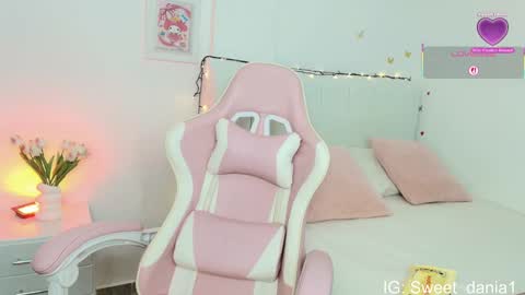 Snapshot of sweet_dania_ chatting on October 13, 6:49 am sweet_dania_ online show from October 13, 6:49 am