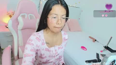 Snapshot of sweet_dania_ chatting on September 16, 9:28 am sweet_dania_ online show from September 16, 9:28 am