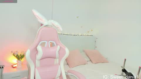 Snapshot of sweet_dania_ chatting on October 16, 7:00 am sweet_dania_ online show from October 16, 7:00 am