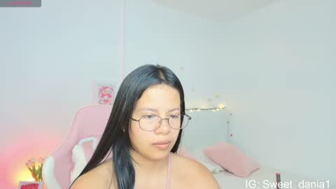 sweet_dania_ online show from November 19, 10:04 am
