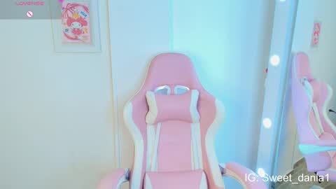 Snapshot of sweet_dania_ chatting on March 11, 3:58 am sweet_dania_ online show from March 11, 3:58 am