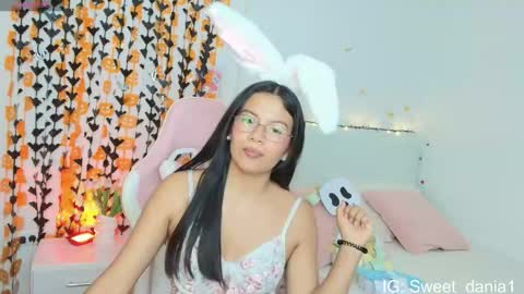 Snapshot of sweet_dania_ chatting on October 19, 9:22 am sweet_dania_ online show from October 19, 9:22 am