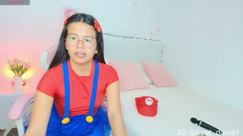 Snapshot of sweet_dania_ chatting on October 11, 4:39 am sweet_dania_ online show from October 11, 4:39 am