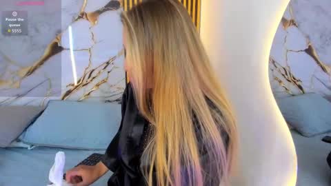 Snapshot of sweet_flame_ chatting on October 9, 8:24 pm sweet_flame_ online show from October 9, 8:24 pm