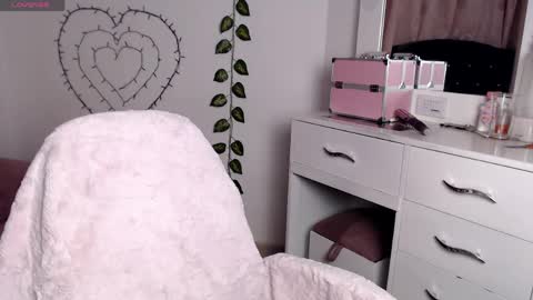 Hannah online show from April 26, 3:26 am