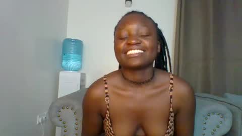 Snapshot of sweet_jenica chatting on January 14, 4:47 am ESTHER NEEMA online show from January 14, 4:47 am
