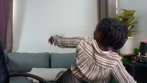 Snapshot of sweet_jenica chatting on December 11, 4:49 am ESTHER NEEMA online show from December 11, 4:49 am