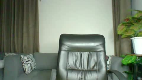 Snapshot of sweet_jenica chatting on December 3, 3:29 am ESTHER NEEMA online show from December 3, 3:29 am