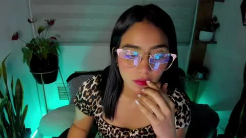 Lina online show from April 10, 1:00 am