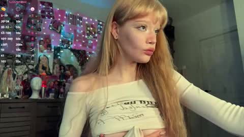 Snapshot of sweet_melissa133 chatting on September 20, 7:50 am Melissa. Join me on Fansly link in social medias online show from September 20, 7:50 am