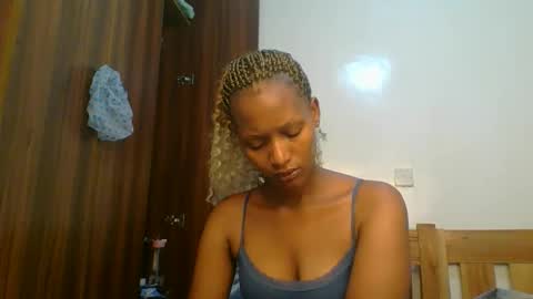 Linda online show from March 26, 2:36 am