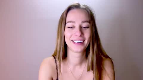 Snapshot of sweet_mia_91 chatting on March 8, 3:43 pm Mia online show from March 8, 3:43 pm
