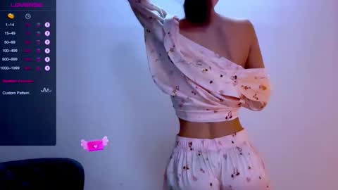 Snapshot of sweet_mia_91 chatting on September 12, 5:31 pm Mia online show from September 12, 5:31 pm
