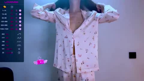 Snapshot of sweet_mia_91 chatting on October 18, 10:40 am Mia online show from October 18, 10:40 am