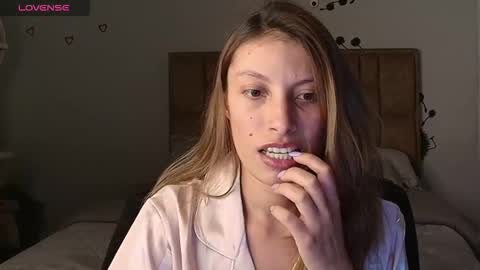 sweet_moon_v_ online show from January 16, 3:02 am