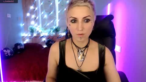 sweet_n_strong online show from November 5, 12:10 pm