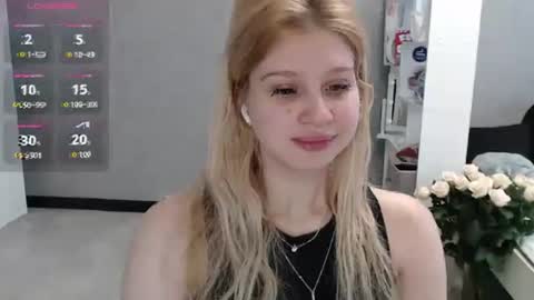 Snapshot of sweet_nicole_333 chatting on October 10, 6:51 am sweet_nicole_333 online show from October 10, 6:51 am
