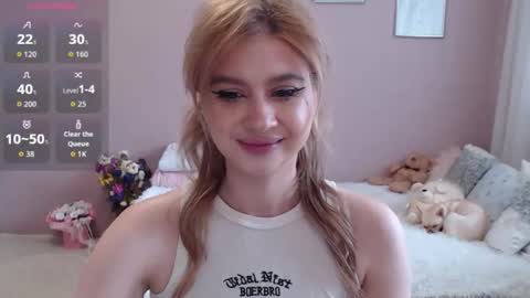 Snapshot of sweet_nicole_333 chatting on September 12, 7:29 am sweet_nicole_333 online show from September 12, 7:29 am