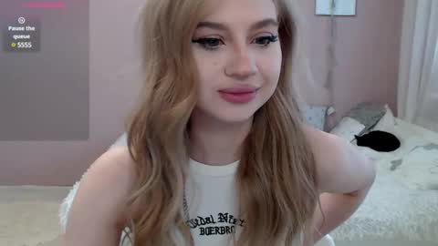 Snapshot of sweet_nicole_333 chatting on March 6, 11:36 am sweet_nicole_333 online show from March 6, 11:36 am