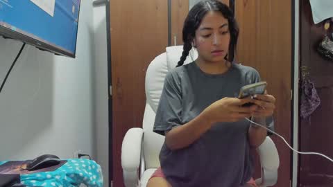Snapshot of sweet_robyn chatting on January 7, 10:08 pm sweet_robyn online show from January 7, 10:08 pm