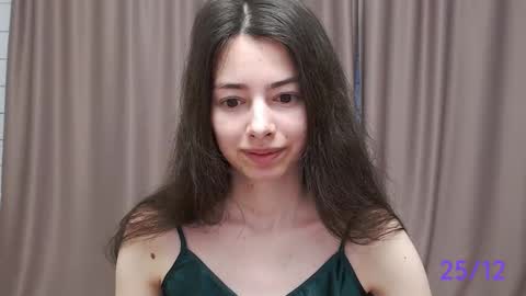 Snapshot of sweet_sweet_angel chatting on December 25, 9:45 am Angel online show from December 25, 9:45 am