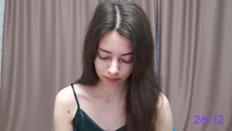 Snapshot of sweet_sweet_angel chatting on December 26, 8:39 am Angel online show from December 26, 8:39 am