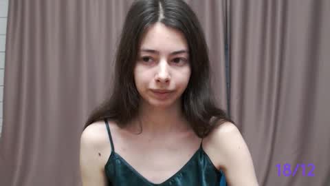 Snapshot of sweet_sweet_angel chatting on December 18, 10:51 am Angel online show from December 18, 10:51 am