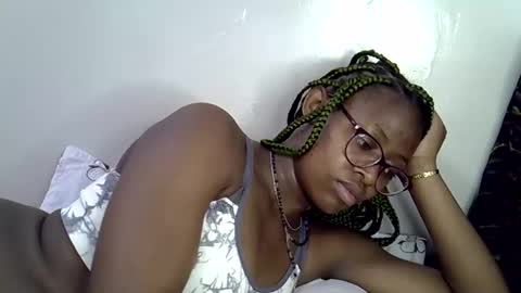 sweet_zarah online show from May 9, 3:19 am