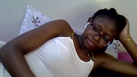 sweet_zarah online show from April 24, 12:30 pm