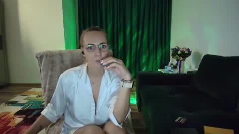 Snapshot of sweetania_ chatting on February 16, 9:38 pm Ania online show from February 16, 9:38 pm