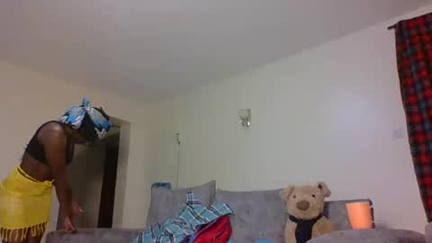 Snapshot of sweetass_02 chatting on February 19, 9:25 pm bianca online show from February 19, 9:25 pm