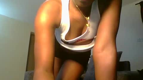 Snapshot of sweetass_02 chatting on February 26, 9:18 pm bianca online show from February 26, 9:18 pm