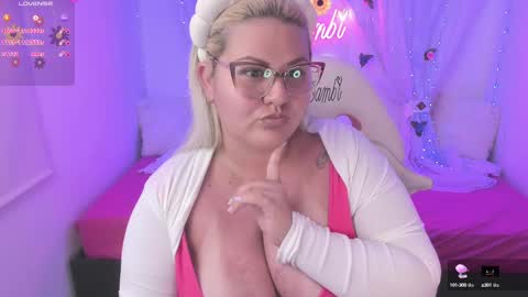 Snapshot of sweetbambi19 chatting on February 20, 6:39 am Andrea online show from February 20, 6:39 am