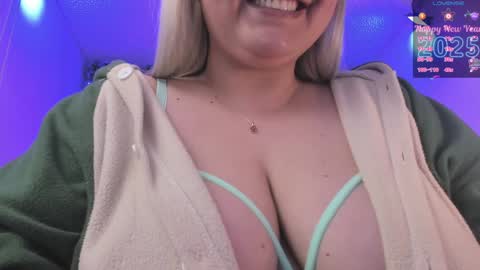 Snapshot of sweetbambi19 chatting on January 24, 7:08 am Andrea online show from January 24, 7:08 am