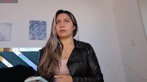 Snapshot of sweetblueberry_ chatting on October 7, 12:53 pm Cinthia online show from October 7, 12:53 pm