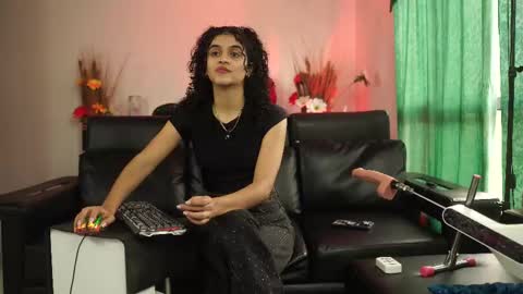 Salom independent model online show from November 17, 7:36 pm