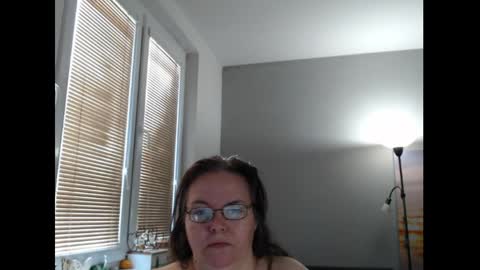 Sweetboobs85h online show from April 24, 7:11 am