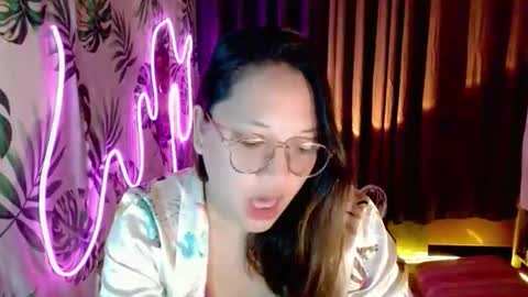 Sweetcaroline2001 online show from March 9, 6:38 am